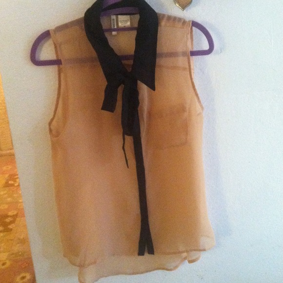 Sleeveless Collared Button up Shirt