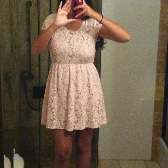 Pretty in pink! Works for any daytime events :) - Picture 4 of 4