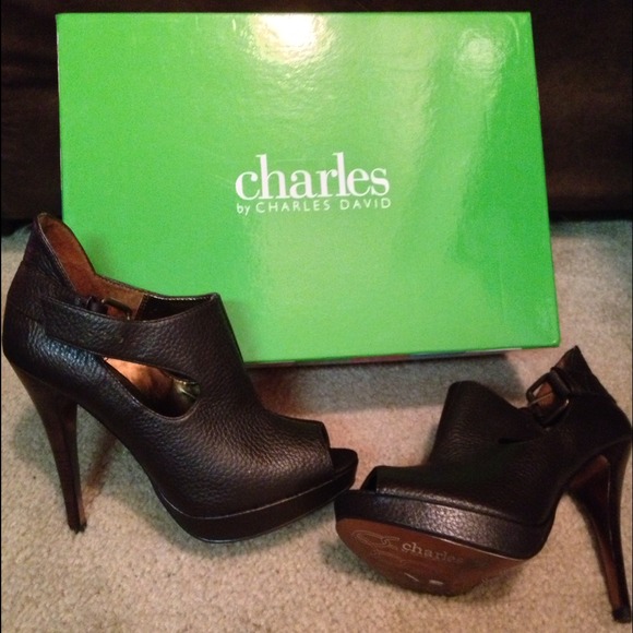 Gorgeous Charles David Brown Leather 5in heels
