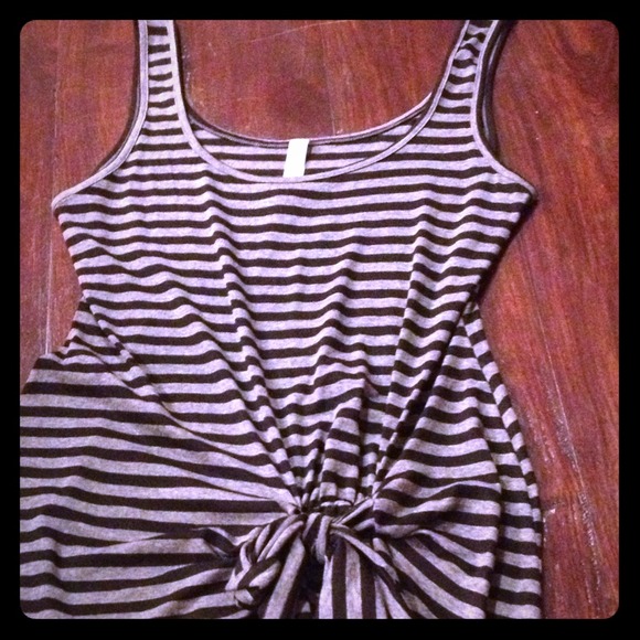 Black and gray sleeveless blouse
