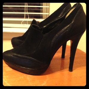 🌻Colin Stuart Black Booties/ Heels for VS