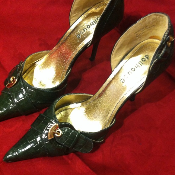 Dollhouse shoes