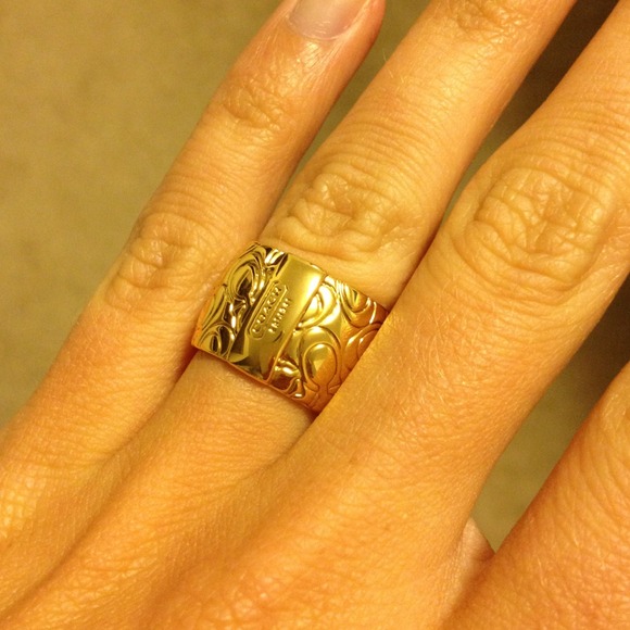 Authentic Coach band ring