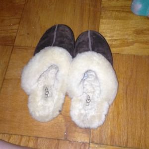 RESERVED ; Ugg slippers