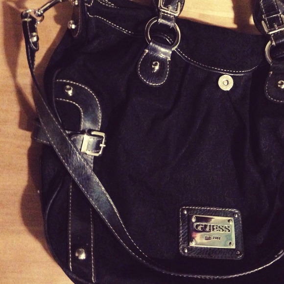 🎈Price reduced! 🎈 GUESS HANDBAG