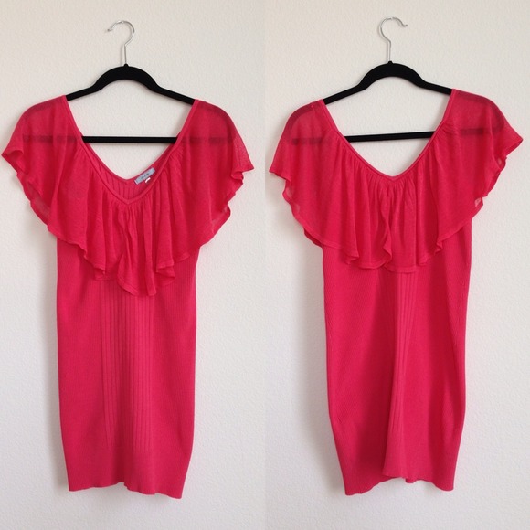 Flirty V-neck dress - Picture 4 of 4