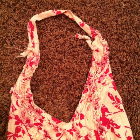 Pink around the neck shirt! - Picture 4 of 5