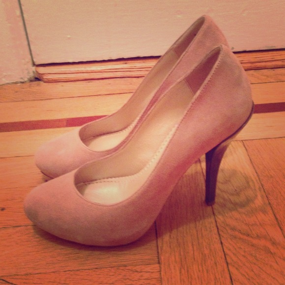 NWOT Jean-Michel Cazabat nude suede pumps in SZ 7
