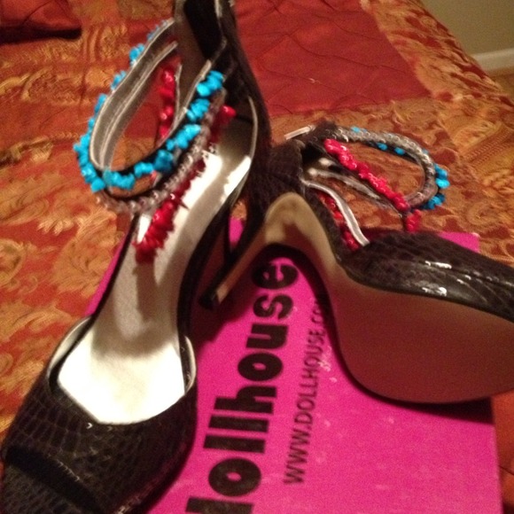 Heels - Picture 2 of 2