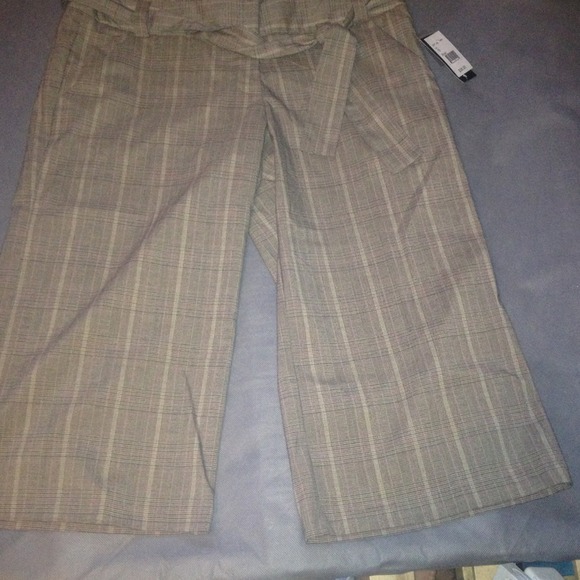Plaid dress capris