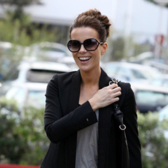 🎉HOST PICK! AUTHENTIC Tom Ford Raquel Sunglasses! - Picture 2 of 4