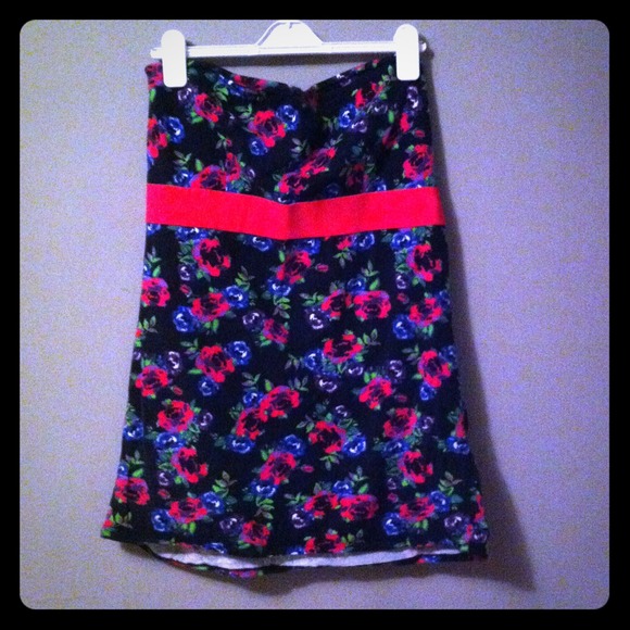✨SOLD✨Xhiliration Floral Body Con Dress - Picture 1 of 2