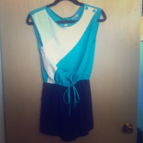 NEVER WORN shorts romper.