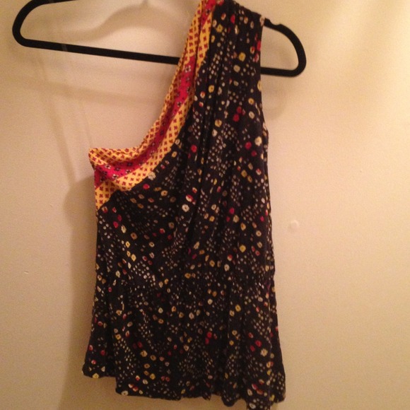 Size XS Asymmetrical Design Top