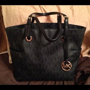 Michael Kors Jet Set Handbag
