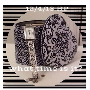 Hold for @loserdust.              🌟Host Pick🌟