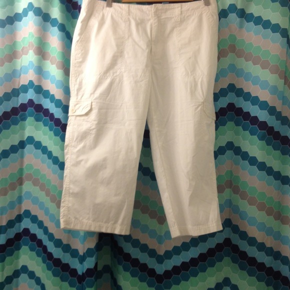 white capri pants ✅