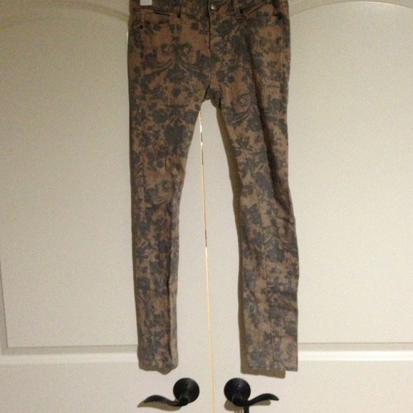 URBAN OUTFITTER JEANS