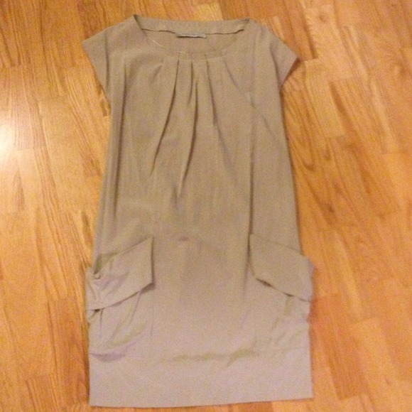 SALE from $35 🎉 Beautiful and simple Zara dress