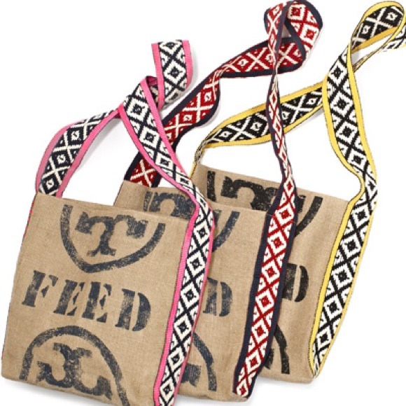 LOOKING FOR THIS BAG! Tory burch feed bag