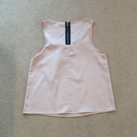 ❌SOLD IN BUNDLE❌ 🎉HOST PICK🎉 Sleeveless Bow Top - Picture 2 of 4