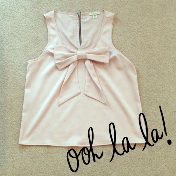 Forever 21 Tops - ❌SOLD IN BUNDLE❌ 🎉HOST PICK🎉 Sleeveless Bow Top