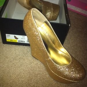 Gold wedges