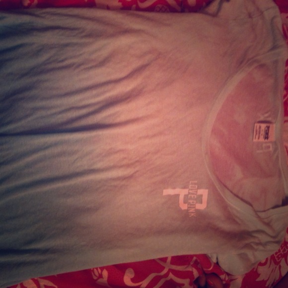 VS Pink graphic tee
