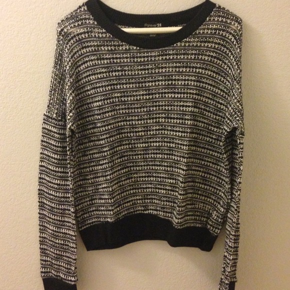 **SOLD** Black&white sweatshirt