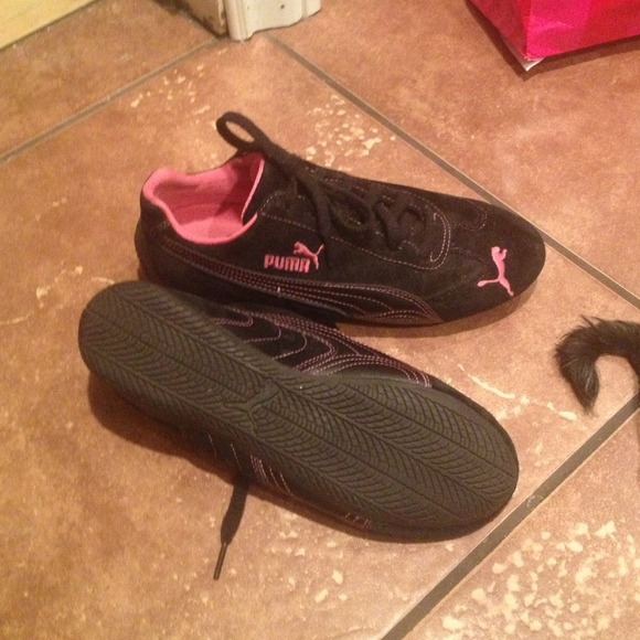 Puma tennis shoe