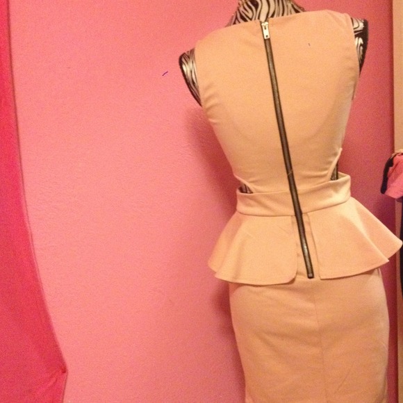 Dress - Picture 3 of 4