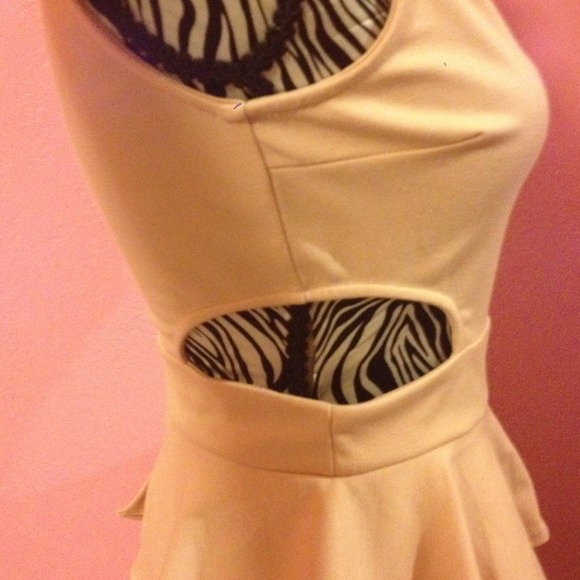 Dress - Picture 4 of 4