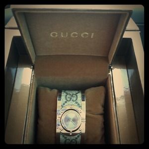 *Authentic Gucci watch* only worn twice.