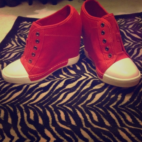 High heel / wedges / sneackers / calm dark orange