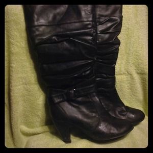 Black boots with heel