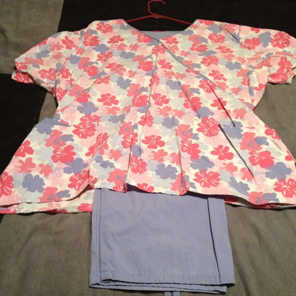 Scrub bundle including aqua and black pants