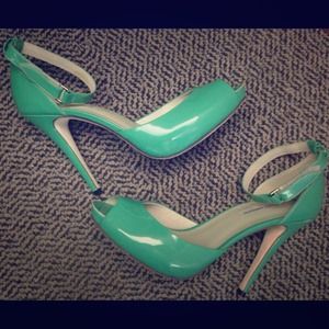 Kathryn Amberleigh pat leather sandals w/ box