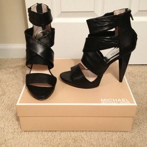 Super Sexy Leather Michael Kors Nappa Sandals!!