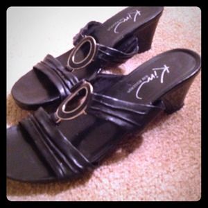 🎈REDUCED OCT 19🎈Black/silver sandals size 7