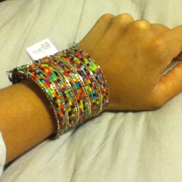 Beautiful Multi-colored new bracelet - Picture 1 of 2