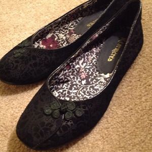 ⭐REDUCED 1/2⭐ GORGEOUS black flats size 7