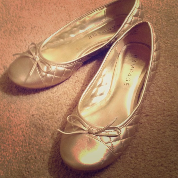 🎈REDUCED OCT 19🎈 Rampage gold flats size 7
