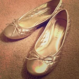 🎈REDUCED OCT 19🎈 Rampage gold flats size 7