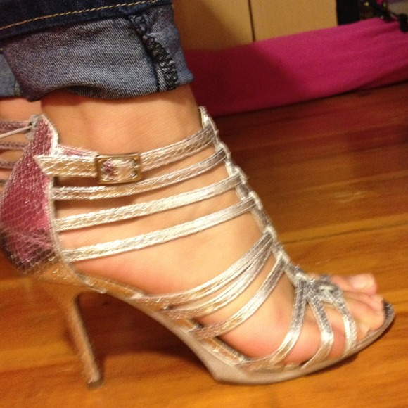 Silver heels! - Picture 3 of 3