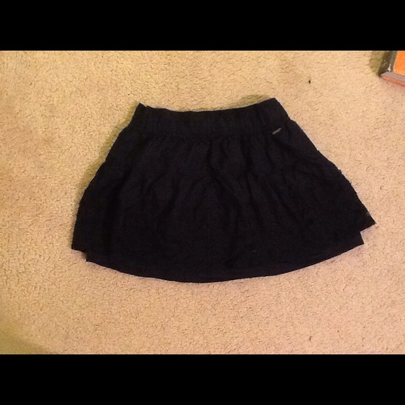 Hollister navy blue skirt !