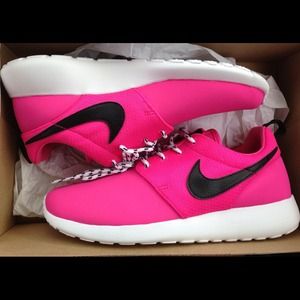 ✋ON HOLD ✋Pink Nike Roshe!