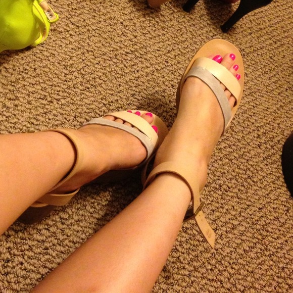 LOWERED!!!Lucky brand leather platform sandals - Picture 4 of 4
