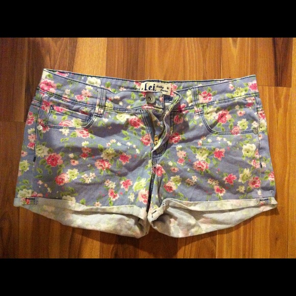 Cute floral short shorts 💕 - Picture 1 of 2