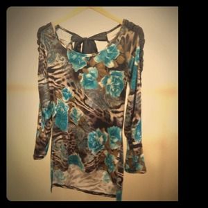Long sleeve blue flower print top open back