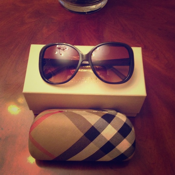 **SOLD** Burberry Oversized Sunglasses